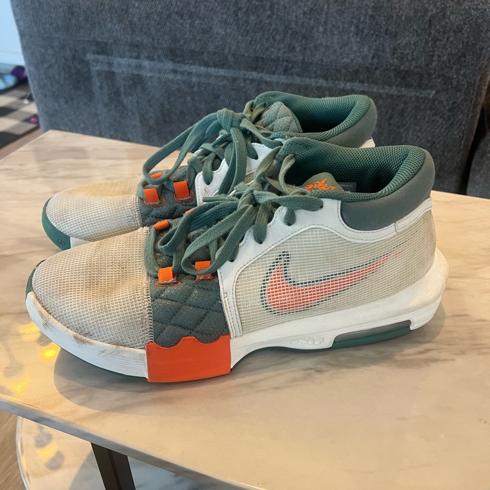 Men’s Nike Shoes size 10.5